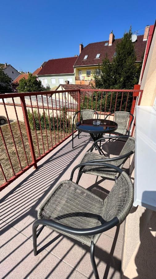 Rezidex Apartmanhaz Szeged Buitenkant foto